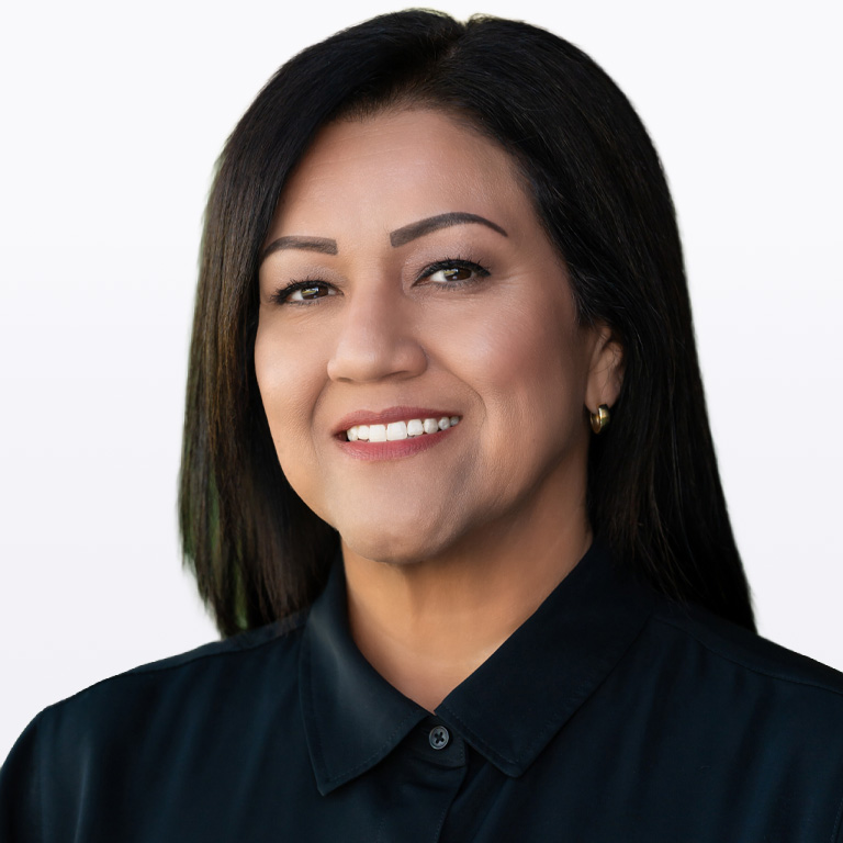 Maria Alvillar headshot