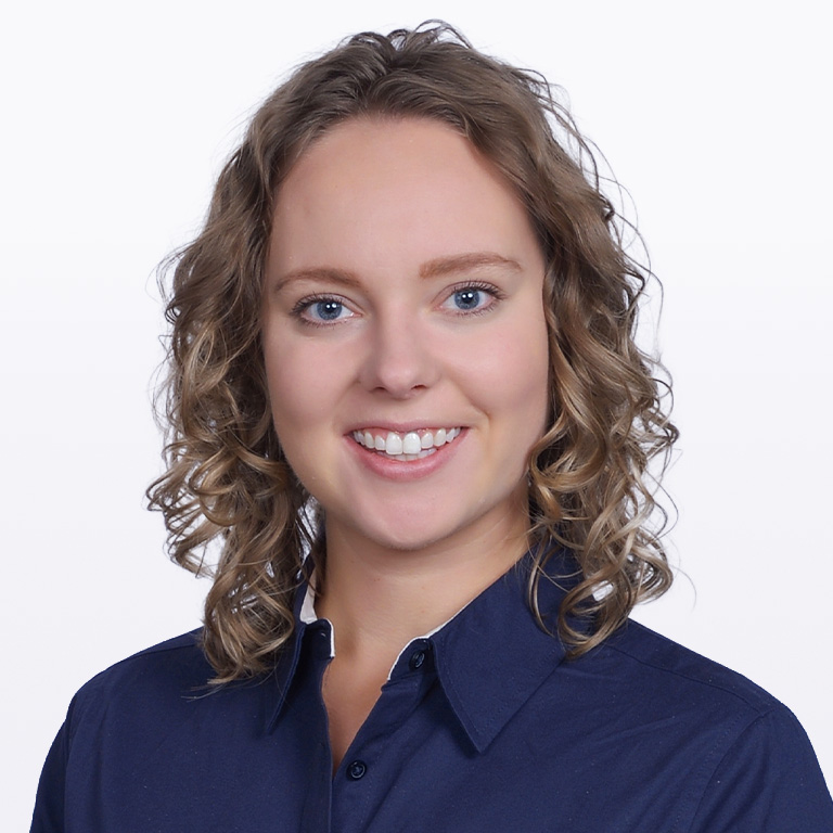 Amanda Scola headshot