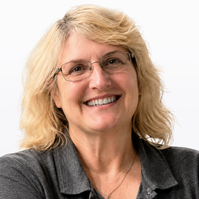 Angie Smith headshot